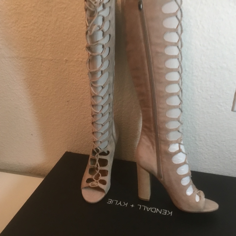 NIB Kendall & Kylie  suede peep toe lace front boots 😍😍😍